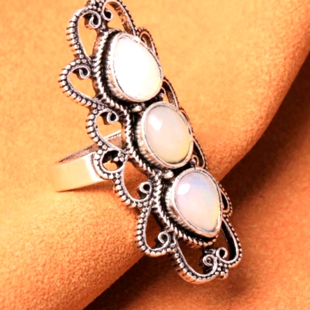 NEW SILVER MOONSTONE RING SIZE 7
